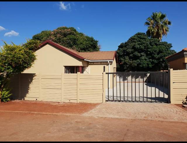 3 BEDROOM HOUSE FOR SALE IN ORCHARDS